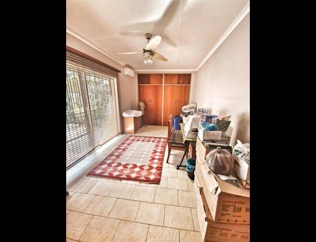 6 BEDROOM FREESTANDING FOR SALE IN MULBARTON